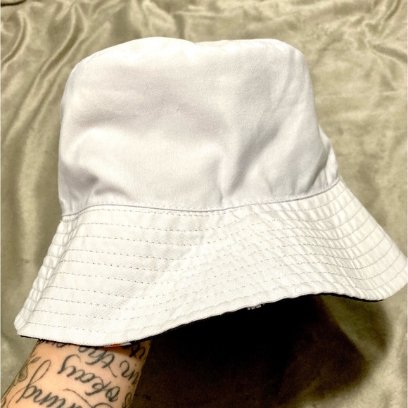 AO X FABFITFUN REVERSIBLE BUCKET HAT - Picture 2 of 2
